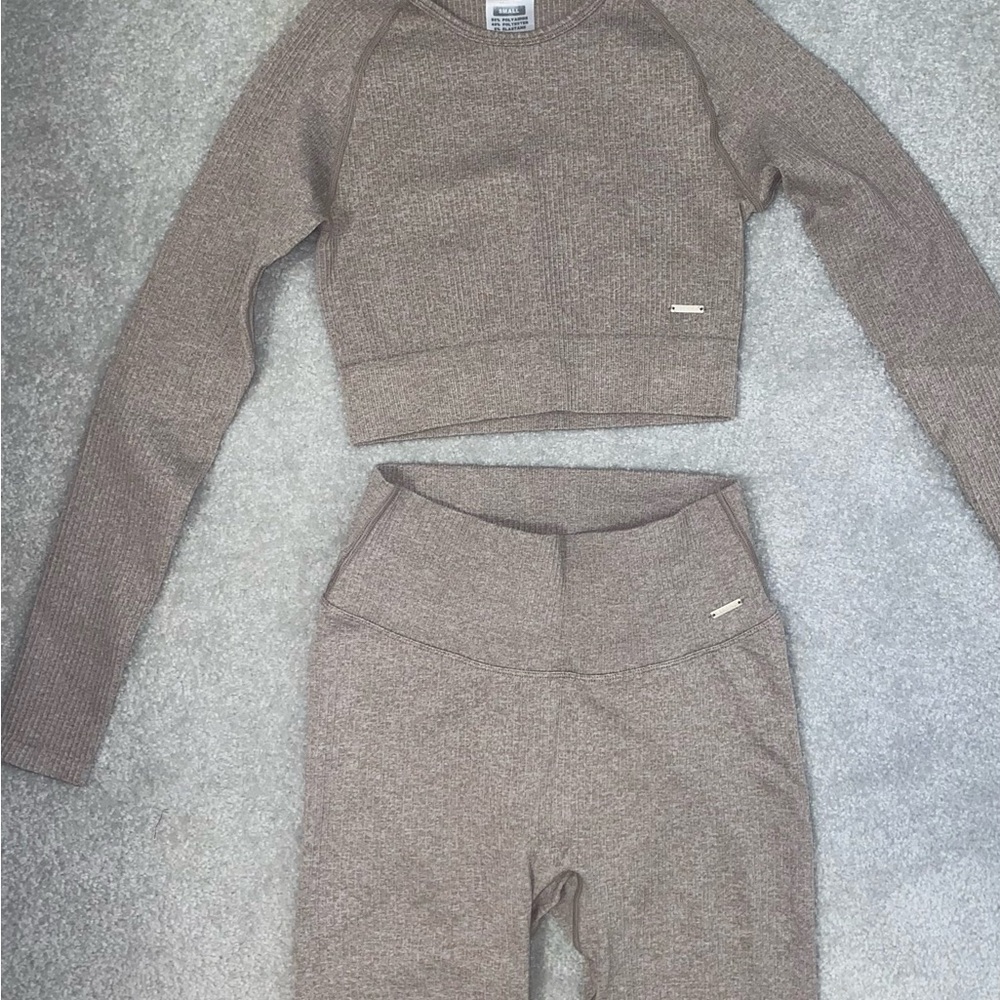 Lilias Active Ribbed Seamless Cropped Top and Leggings